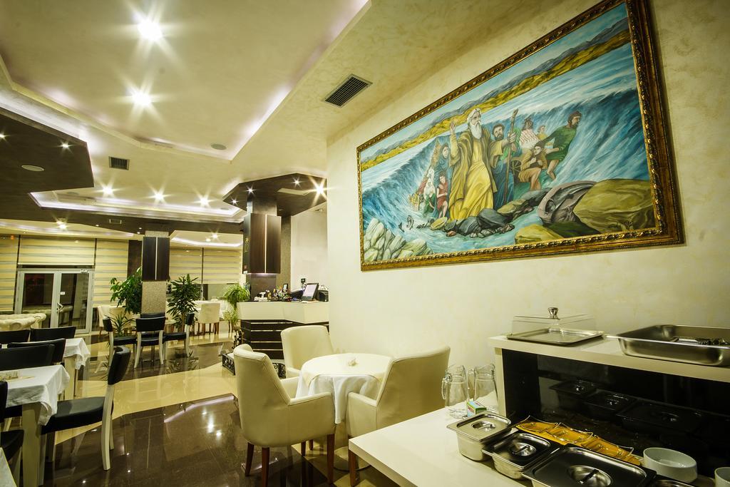 Hotel Oasis Podgorica Esterno foto