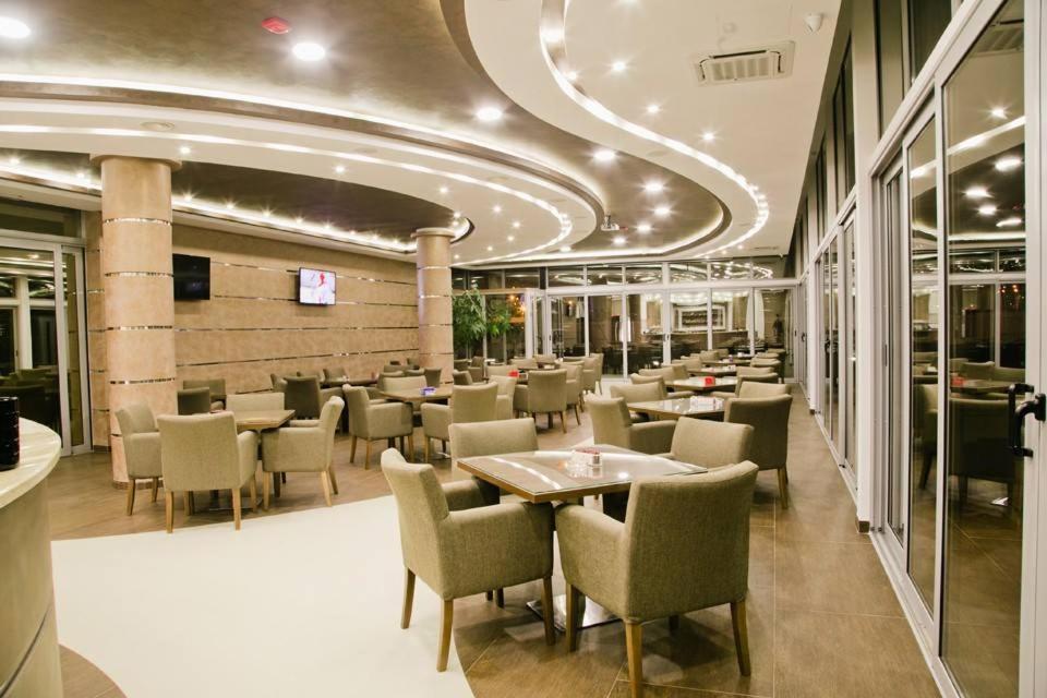 Hotel Oasis Podgorica Esterno foto