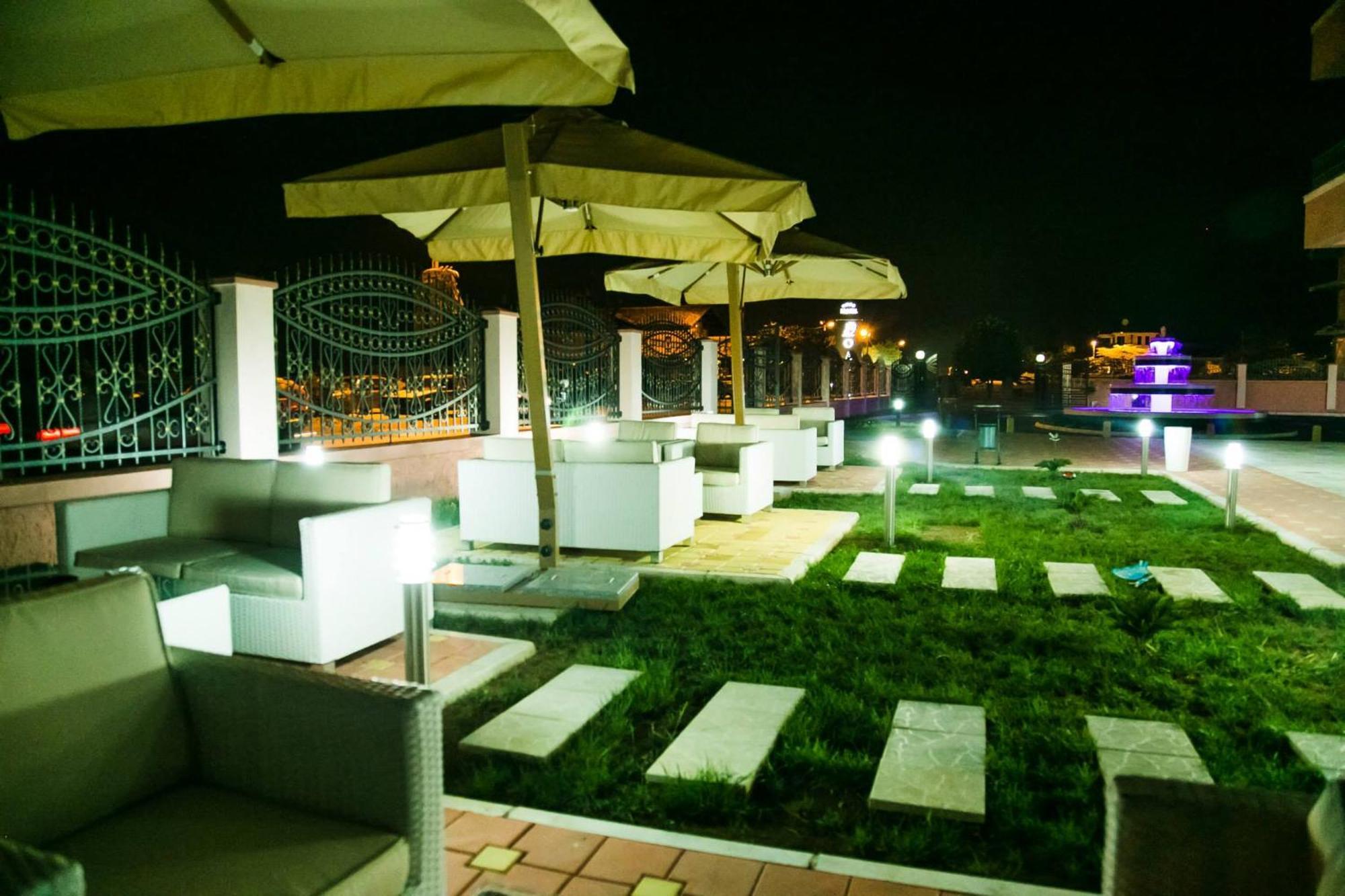 Hotel Oasis Podgorica Esterno foto