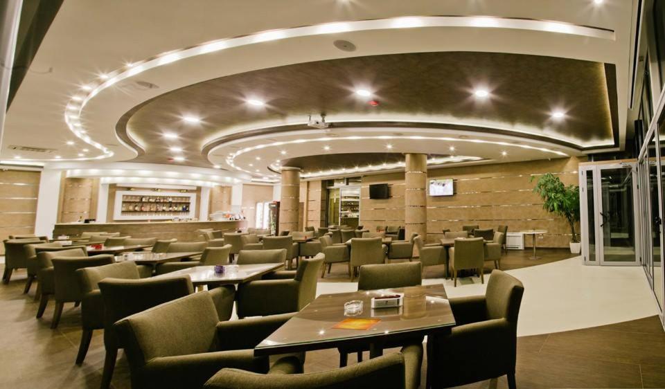 Hotel Oasis Podgorica Esterno foto
