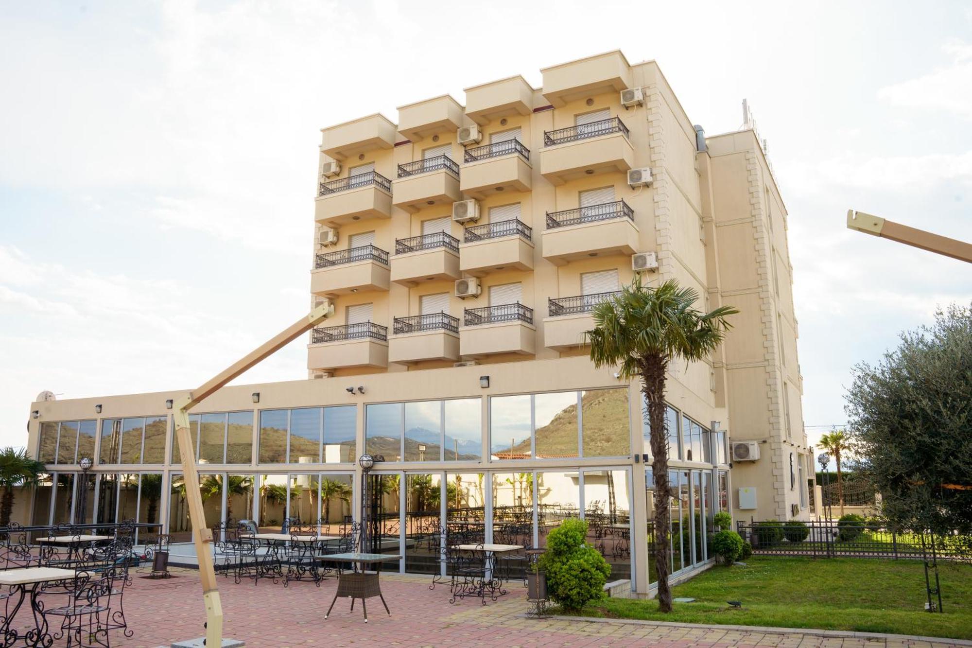 Hotel Oasis Podgorica Esterno foto