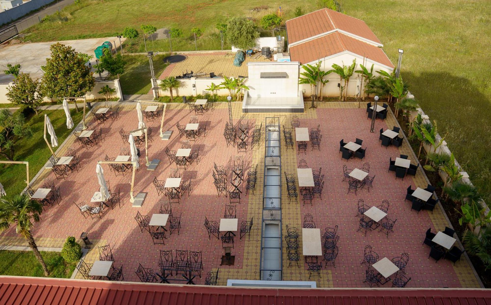 Hotel Oasis Podgorica Esterno foto
