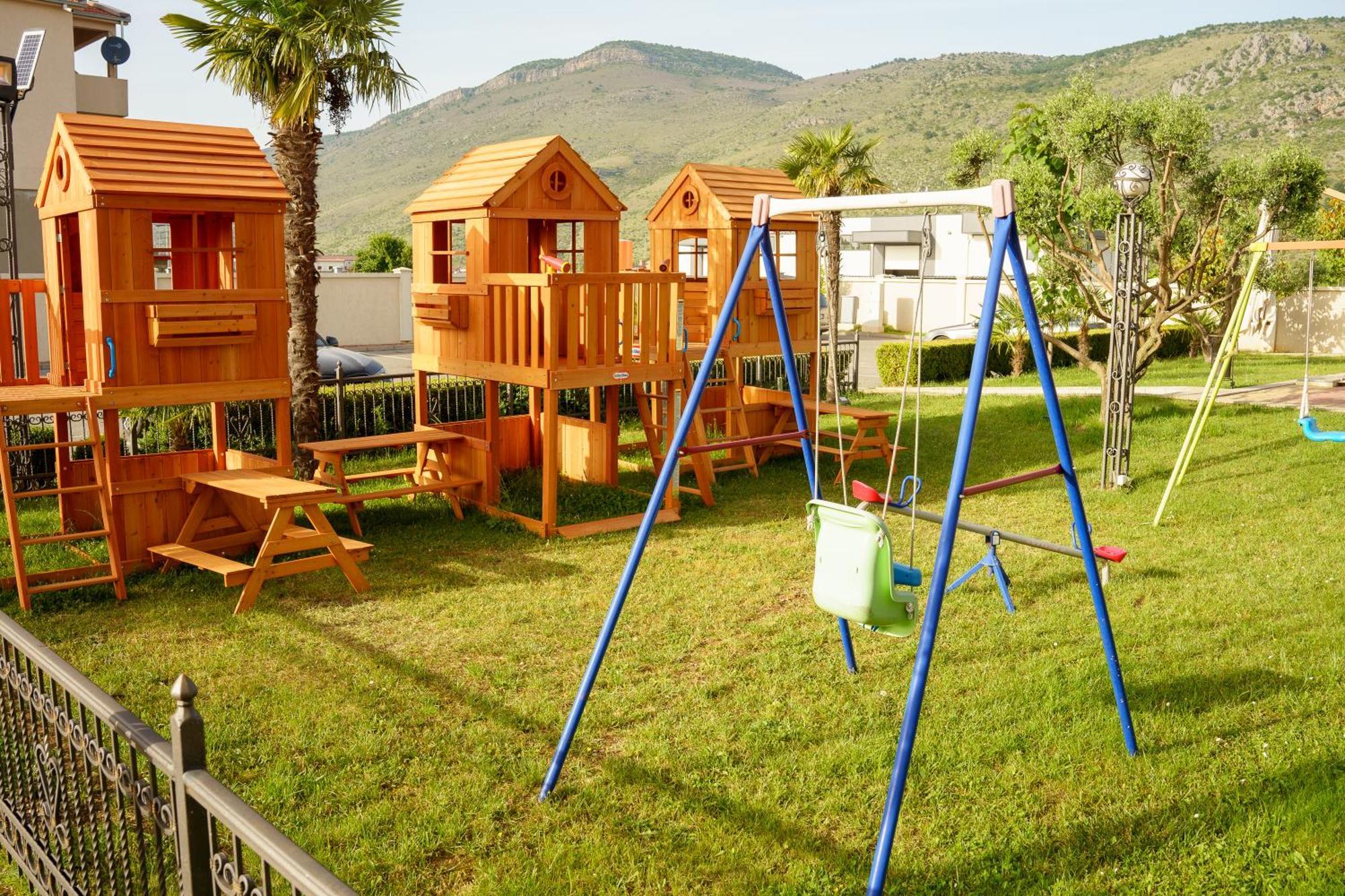 Hotel Oasis Podgorica Esterno foto