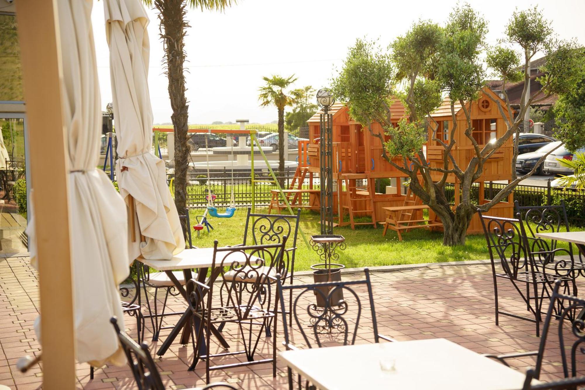 Hotel Oasis Podgorica Esterno foto