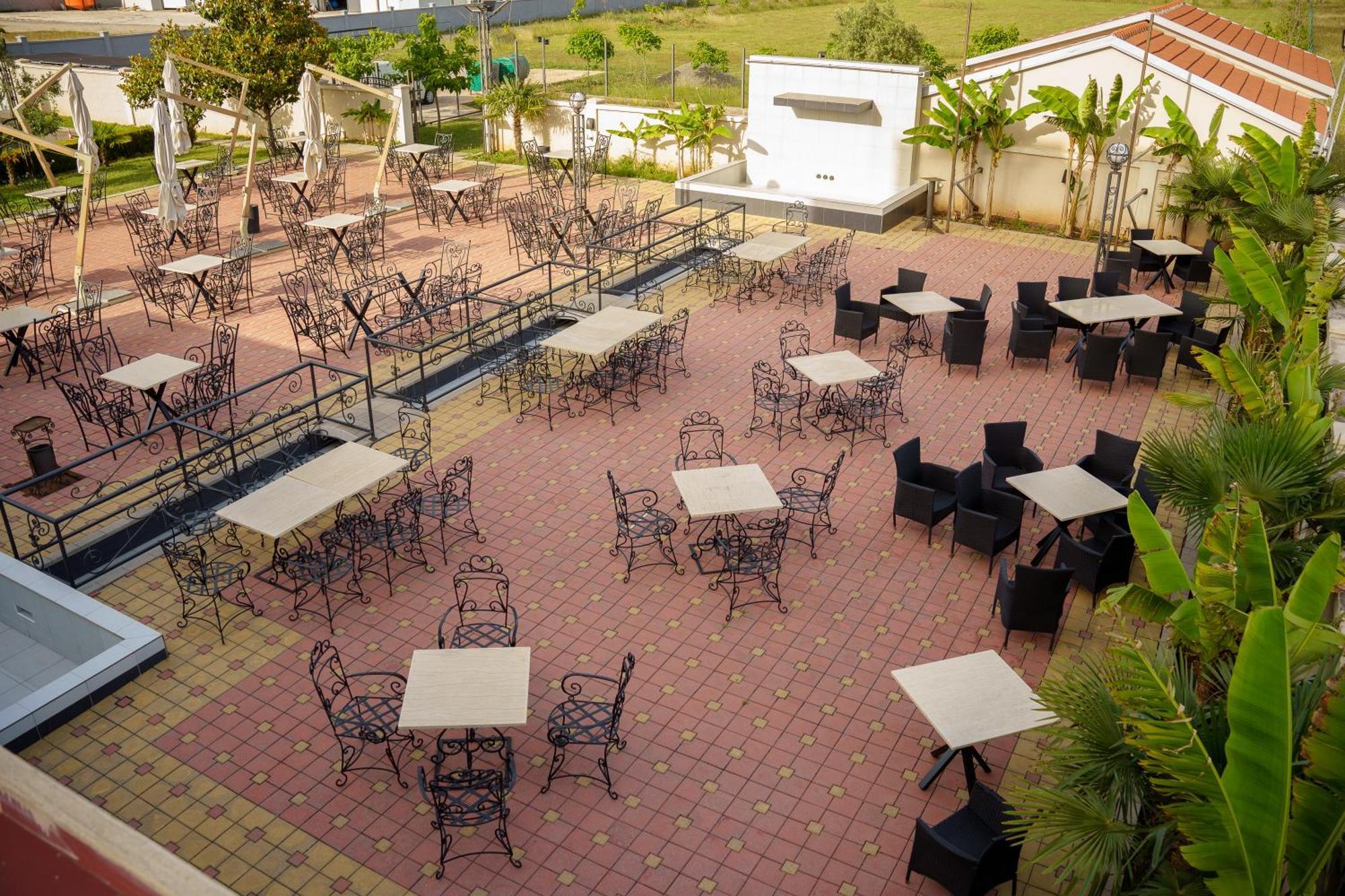 Hotel Oasis Podgorica Esterno foto