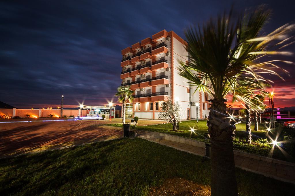 Hotel Oasis Podgorica Esterno foto