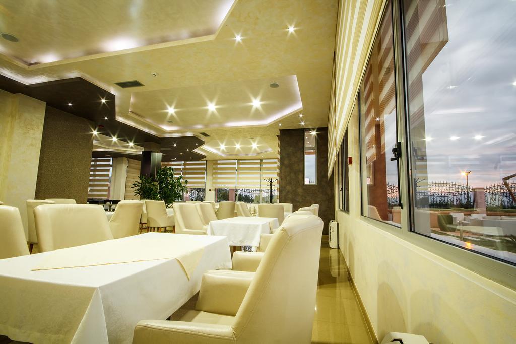 Hotel Oasis Podgorica Esterno foto