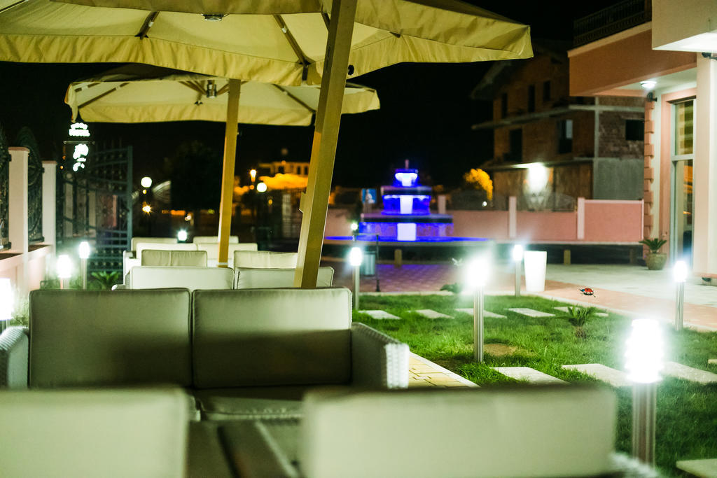 Hotel Oasis Podgorica Esterno foto