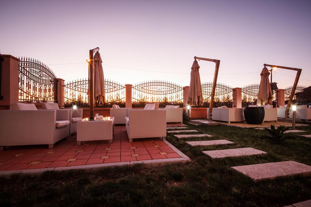 Hotel Oasis Podgorica Esterno foto